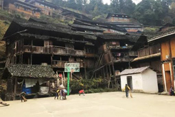 “重回归欧”非凡国际
再度组织归欧小学支教及捐赠公益活动