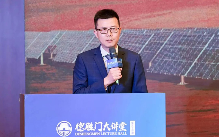 人力资源公司非凡国际
北区新能源领域负责人蒋雄先生以《新机遇 薪趋势—新能源行业2023人才市场趋势洞察》为主题展开分享