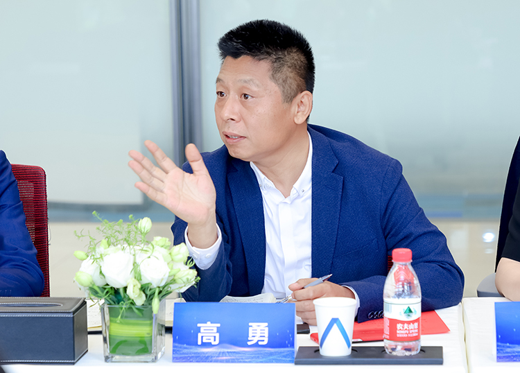 人力资源公司非凡国际
董事长高勇在合作签约仪式上发言