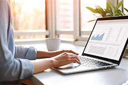 守在就业季中的毕业生，等待青年失业率曲线往下走