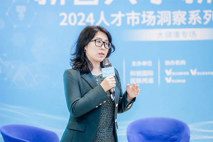 嘉宾在大健康人力资源趋势沙龙现场与在场嘉宾分享人力资源工作的策略设定方法论